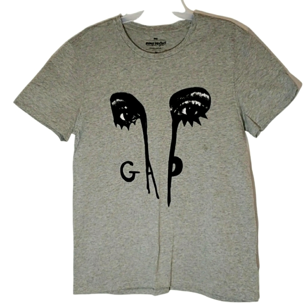 Gap medium funky short sleeves tee-shirt. 189